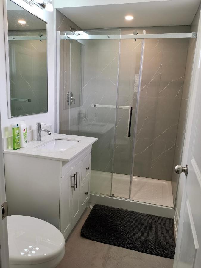 Private Rooms In House In North York Shared Kitchen Toronto Exterior photo