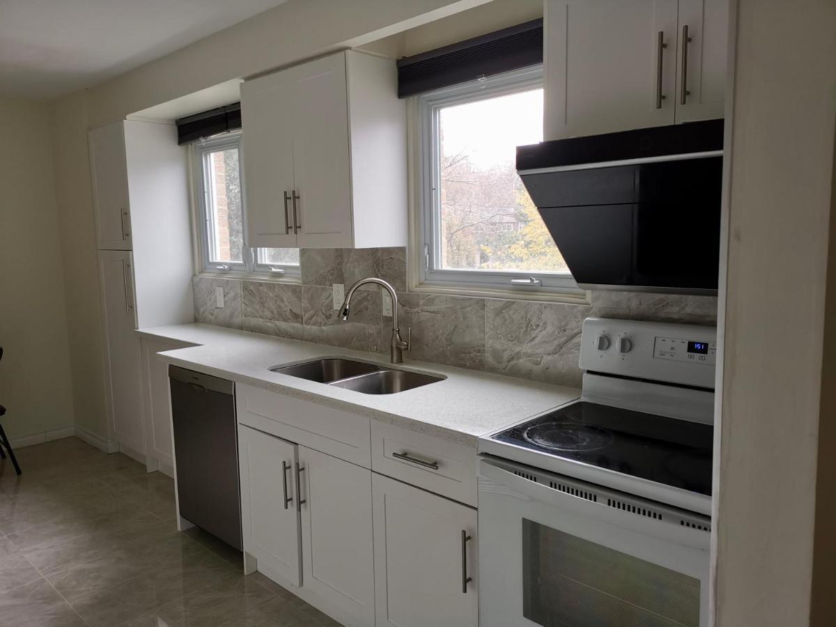 Private Rooms In House In North York Shared Kitchen Toronto Exterior photo