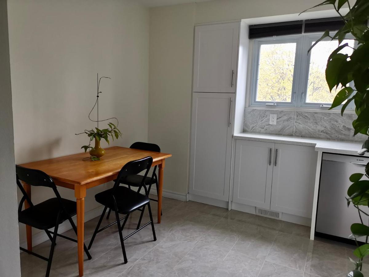 Private Rooms In House In North York Shared Kitchen Toronto Exterior photo