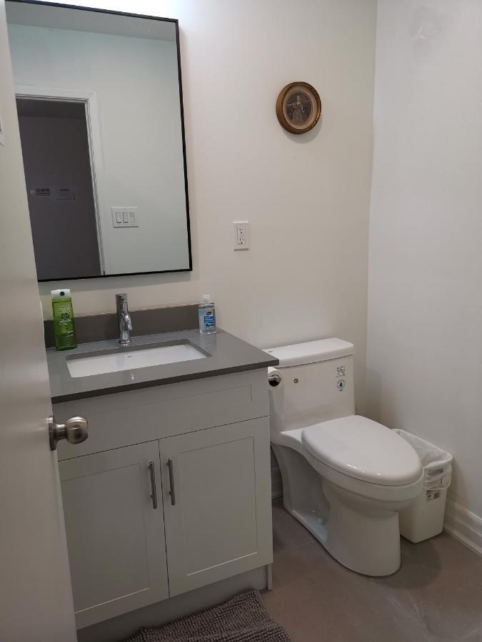 Private Rooms In House In North York Shared Kitchen Toronto Exterior photo